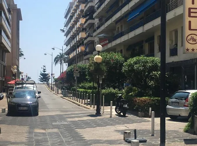 Studio carré d\'or situé à 50 m de la plage