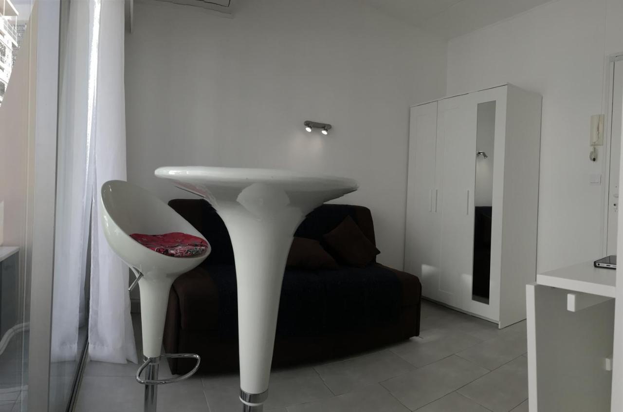 Appart hôtel Studio Carré D'or Situé à 50 M De La Plage
