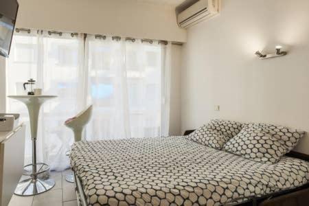 Aparthotel Studio Carre D'or Situe A 50 M De La Plage